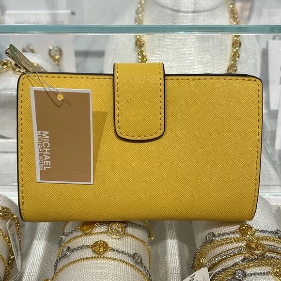 Michael Medium Crossgrain Leather Bifold Wallet
Daisy Yellow 
NWT - Picture 12 of 16